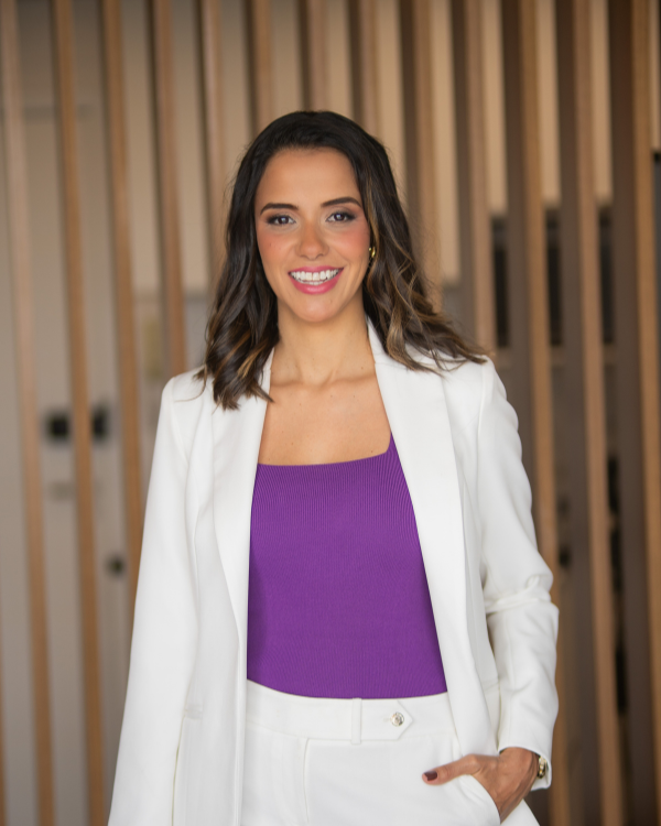 Foto de Cristiane Estanislau, especialista do time Degrau Prime